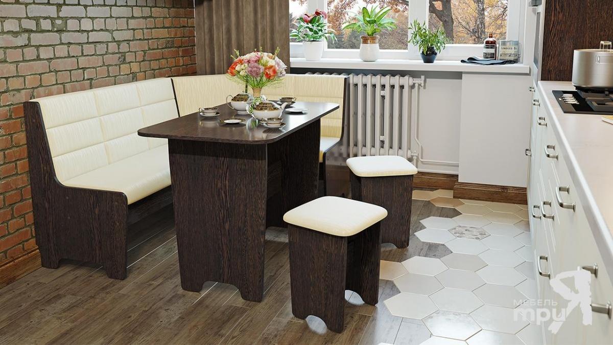 кухонный уголок или стол со стульями в маленькой кухне